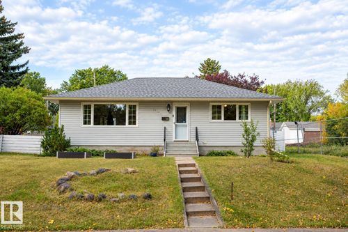 9512 76 St Nw, Edmonton, AB, T6C2K9 | Card Image