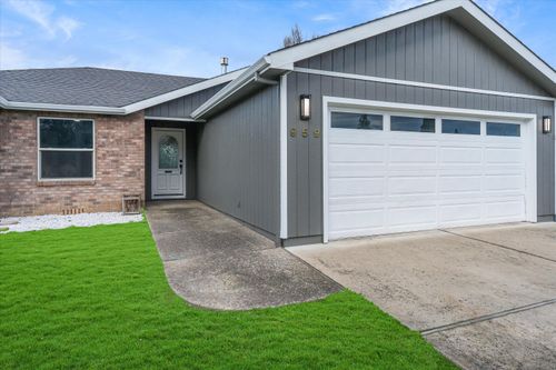 959 Westrop Dr, Central Point, OR, 97502-4840 | Card Image