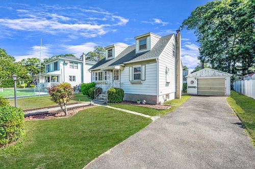 220 S Clinton Ave, Lindenhurst, NY, 11757-5111 | Card Image