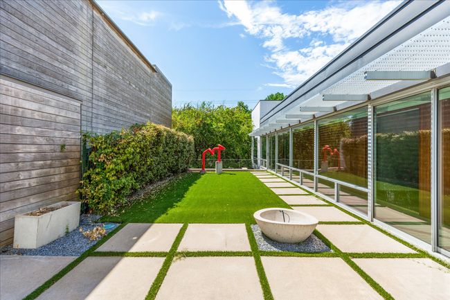 33 Vanguard Way, House other with 3 bedrooms, 3 bathrooms and null parking in Dallas TX | Image 22