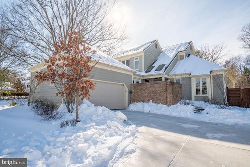 2924 Elmesmeade Ct, Oakton, VA, 22124-1747 | Card Image