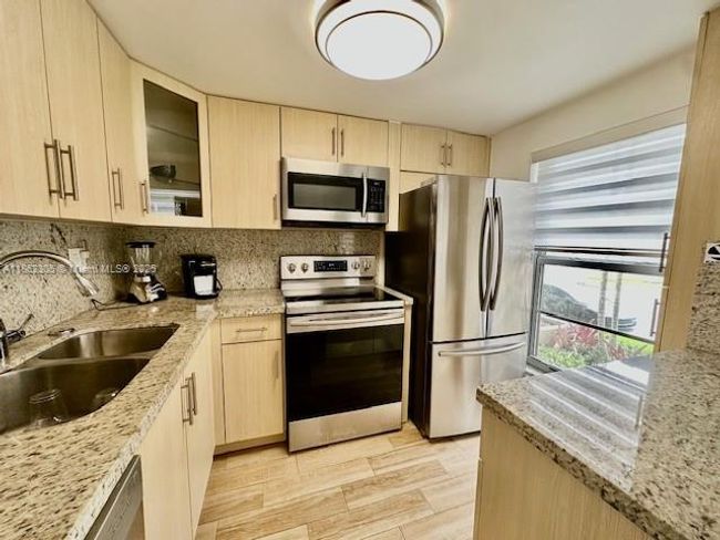 APT-207 - 110 Salamanca Ave, Condo with 2 bedrooms, 2 bathrooms and null parking in Coral Gables FL | Image 5