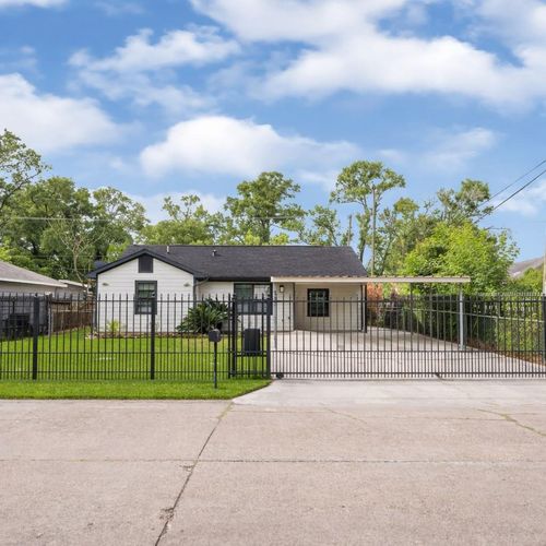 710 Woodhue St, Channelview, TX, 77530-3428 | Card Image