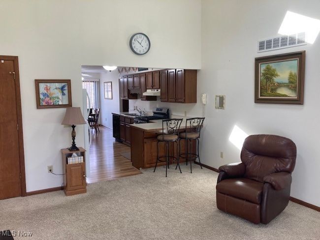 703 Tournament Trl, Condo with 2 bedrooms, 2 bathrooms and null parking in Cortland OH | Image 4