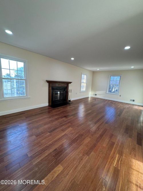 611 Wellington Pl, Matawan, NJ, 07747-1923 | Card Image