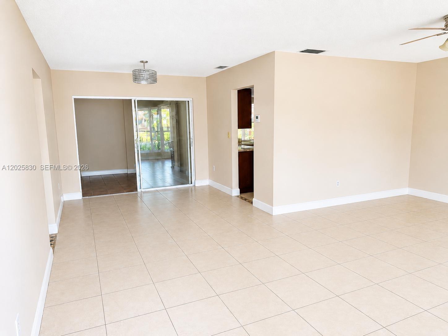 Residential Lease in Sunrise 3