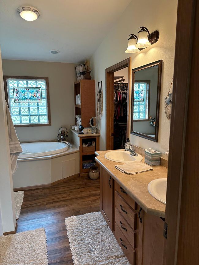Primary Bathroom | Image 11