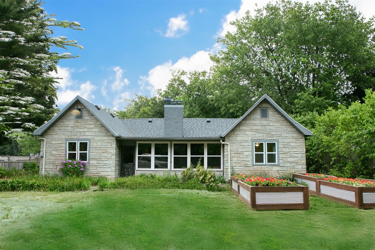 Ridge Rd, Stevensville, MI 49127