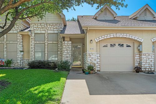 816 Kitty Hawk Ln, Grand Prairie, TX, 75051-1575 | Card Image