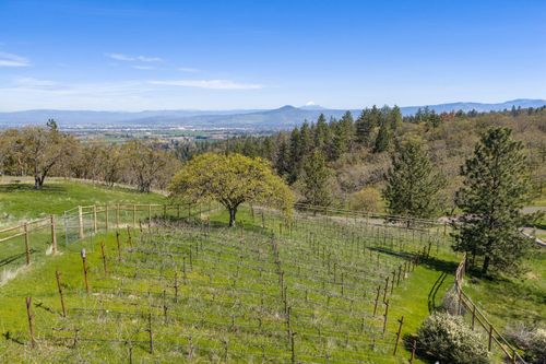 84 Placer Hill Dr, Jacksonville, OR, 97530-9380 | Card Image