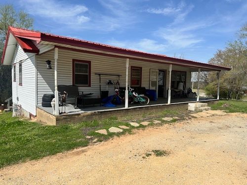 178 S West St, Decaturville, TN, 38329-8102 | Card Image