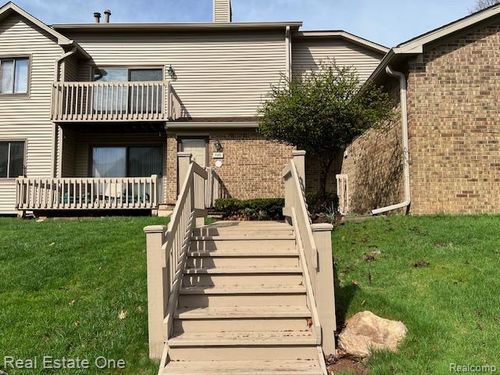 7147 Elmhurst, West Bloomfield, MI, 48322-2613 | Card Image