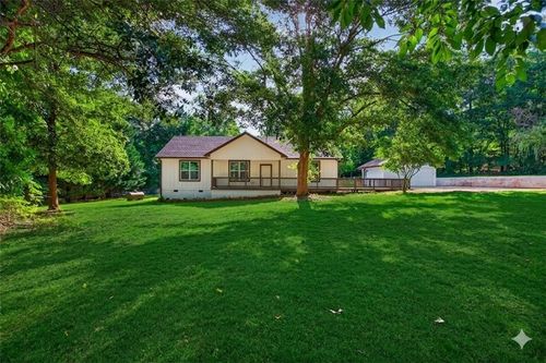 100 Willow Creek Dr, Locust Grove, GA, 30248-2627 | Card Image