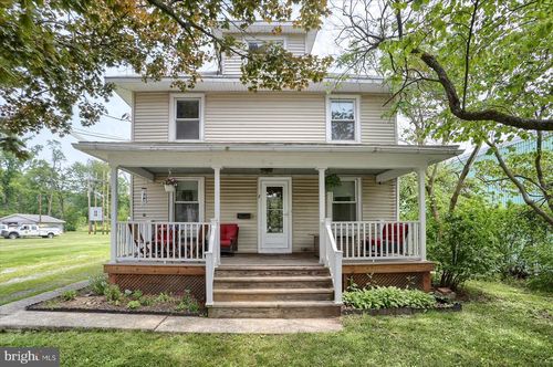 2 E Clements St, PINE GROVE, PA, 17963-1223 | Card Image