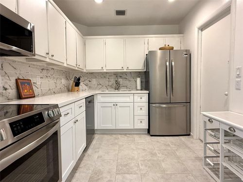 apt-220b-669 W Oakland Park Blvd, Wilton Manors, FL, 33311-0909 | Card Image