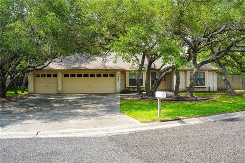 204 Highlands St, Rockport, TX, 78382-6961 | Card Image