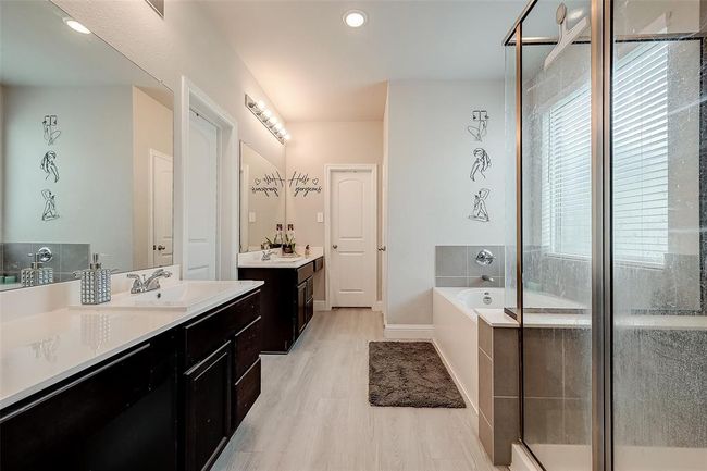Primary Bathroom | Image 30