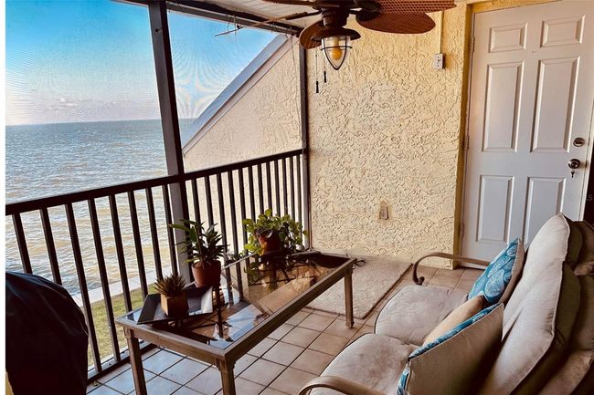 Waterviews with a door to your private stairs | Image 26
