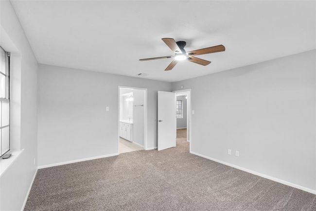 The primary bedroom with its ensuite is spacious & bright. | Image 15