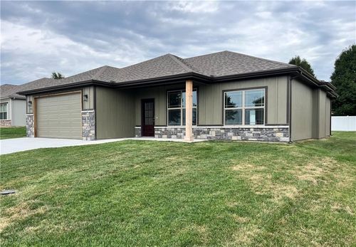 810 Timberline Dr, Cameron, MO, 64429-1578 | Card Image