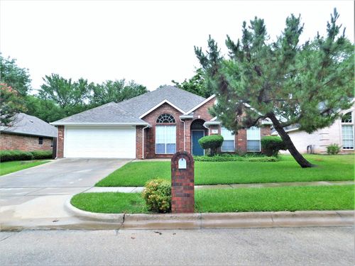 516 Chateau Ct, Denton, TX, 76209-1977 | Card Image