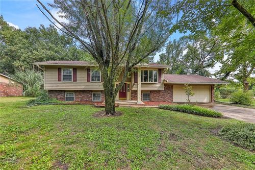 100 Meadow Ln, Coffeyville, KS, 67337-7504 | Card Image