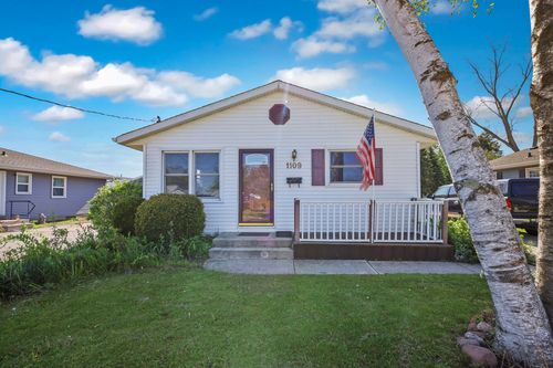 1109 S 36th St, Manitowoc, WI, 54220 | Card Image