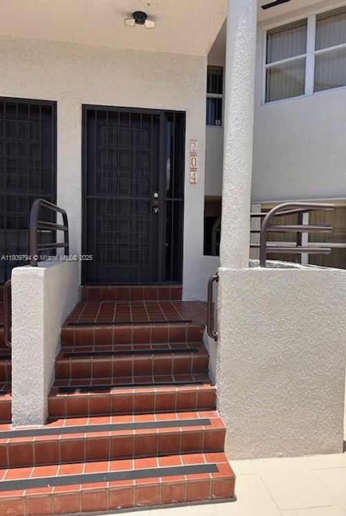 apt-204-11201 Nw 7th St, Sweetwater, FL, 33172-3592 | Card Image