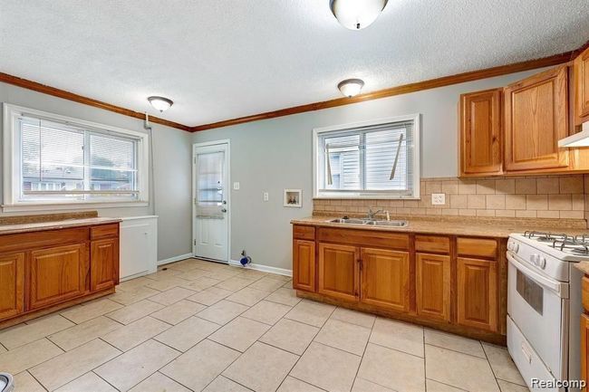 25536 Powers Ave, House other with 3 bedrooms, 1 bathrooms and null parking in Dearborn Heights MI | Image 5