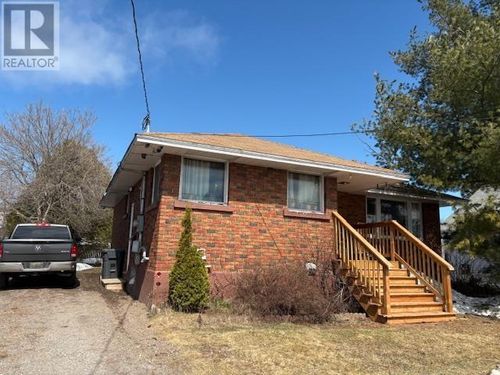 90 Henrietta Ave, Sault Ste. Marie, ON, P6C1Z5 | Card Image