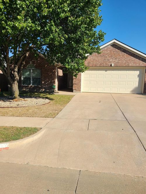 9121 Autumn Falls Dr, Fort Worth, TX, 76118-7766 | Card Image