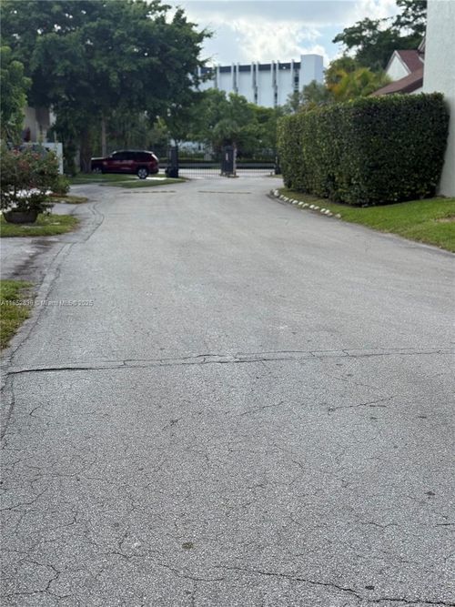 9723-9723 Nw 4th Ln, Miami, FL, 33172-4001 | Card Image