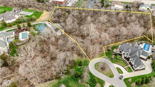 1 Woodard Blf, Zionsville, IN, 46077-7704 | Card Image