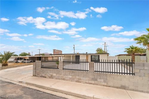 4626 Sacks Dr, Las Vegas, NV, 89122-6635 | Card Image