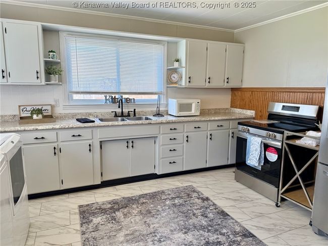 307 2 Nd Ave, House other with 2 bedrooms, 2 bathrooms and null parking in Ripley WV | Image 9