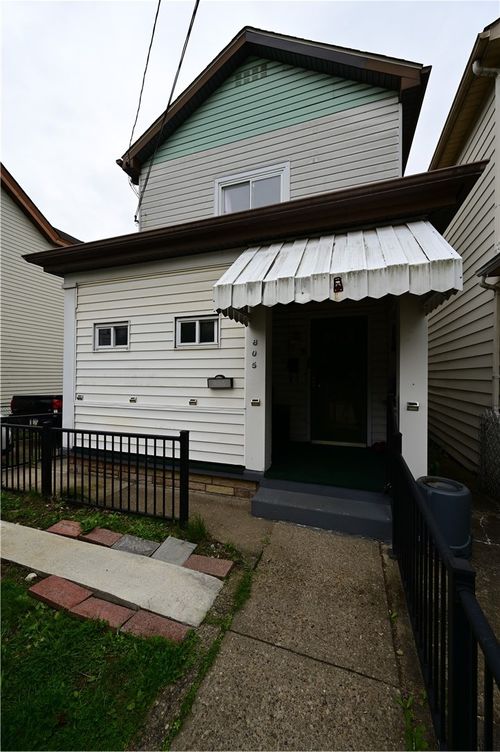 805 Railroad St, Mc Kees Rocks, PA, 15136-3320 | Card Image
