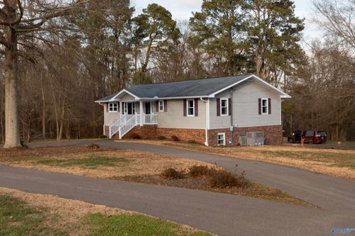 2001 Meadowlark Ln, Albertville, AL, 35951-7750 | Card Image