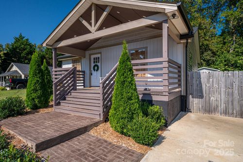 913 Stowe Dr, Lowell, NC, 28098-1605 | Card Image