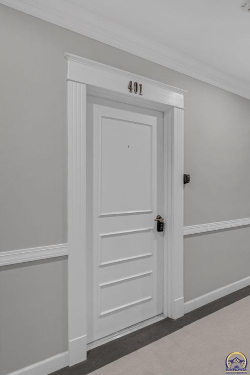 709 S Kansas Ave, Topeka, KS, 66603-3832 | Card Image