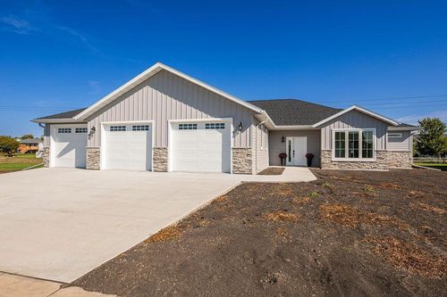 1970 Burlington Dr, West Fargo, ND, 58078-4323 | Card Image