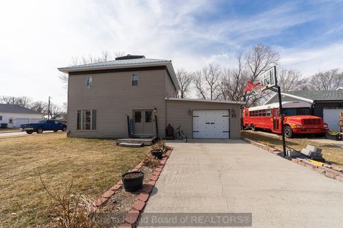 412 Nubia St, Cairo, NE, 68824-2722 | Card Image