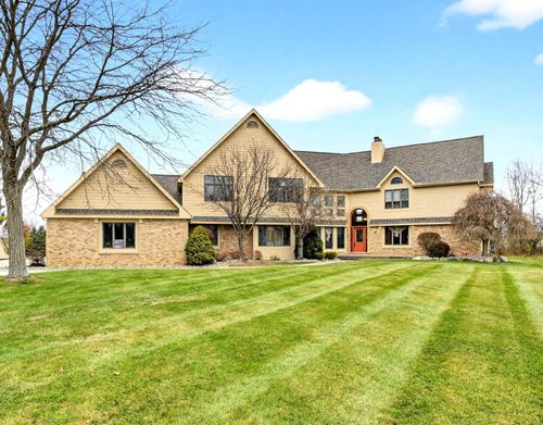 2366 Lost Creek Ct, Flushing, MI, 48433-9403 | Card Image