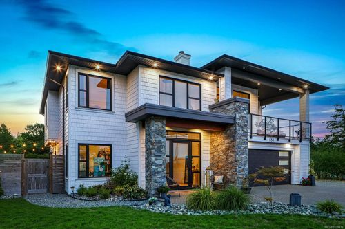 650 Lazo Rd, Comox, BC, V9M3V4 | Card Image