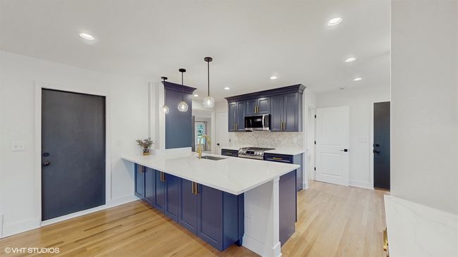 384 E Aberdeen Ct, House other with 3 bedrooms, 3 bathrooms and 2 parking in Elmhurst IL | Image 6