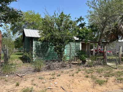 306 Depot St., House other with 2 bedrooms, 1 bathrooms and null parking in Pleasanton TX | Image 3