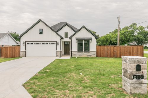 213 S Hitt St, Boyd, TX, 76023-3017 | Card Image