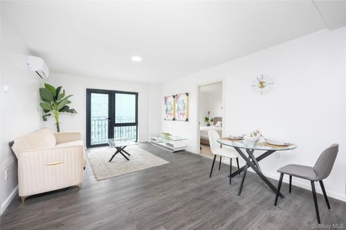 7b-70 45th Ave, Woodside, NY, 11377-5107 | Card Image