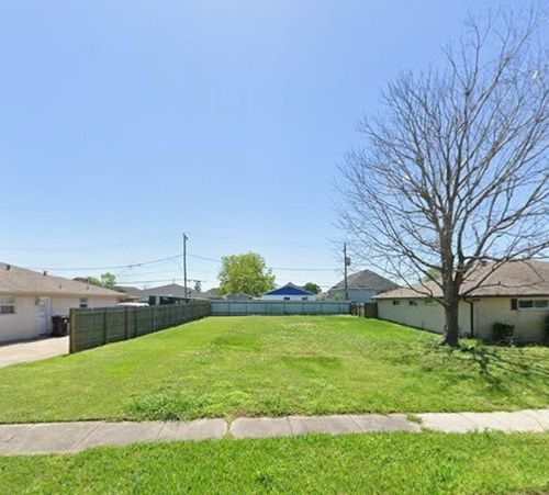 208 Mink Dr, Arabi, LA, 70032-2136 | Card Image