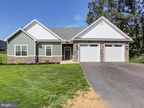 382 Teaberry Dr, GREENCASTLE, PA, 17225-1589 | Card Image