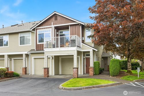 w2-515 241st Ln Se, Sammamish, WA, 98074-3681 | Card Image